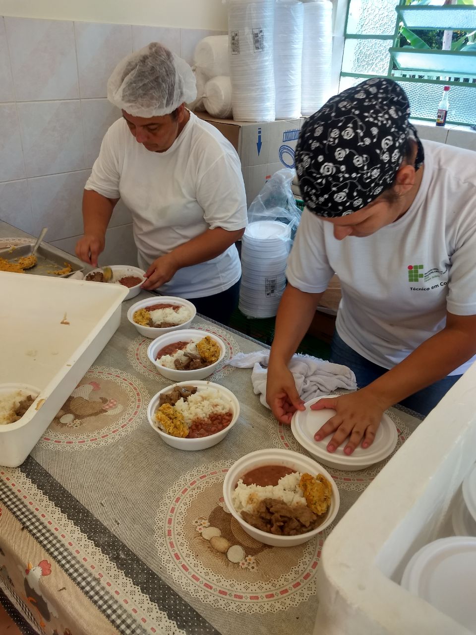 Alunas do curso técnico em Cozinha (EJA) vão preparar refeições durante os três dias de evento